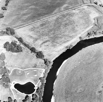 West Lindsaylands, oblique aerial view, taken from the SW, centred on the cropmarks of a fort, and showing further cropmarks, including an enclosure, in the top right-hand corner of the photograph.