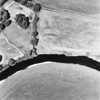 West Lindsaylands, oblique aerial view, taken from the SSW, centred on the cropmarks of a fort.