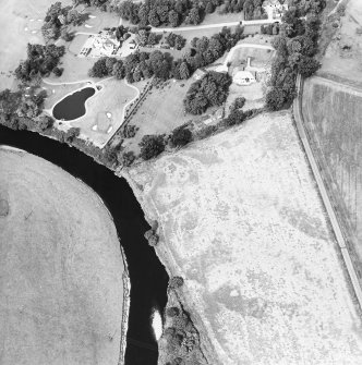 Oblique aerial view centred on the cropmarks of the fort, possible causewayed enclosure, pit-defined cursus and further cropmarks, taken from the SE.