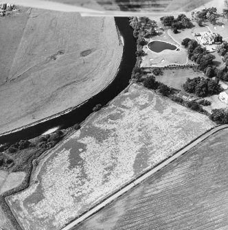 Oblique aerial view centred on the cropmarks of the fort, possible causewayed enclosure, pit-defined cursus and further cropmarks, taken from the ENE.