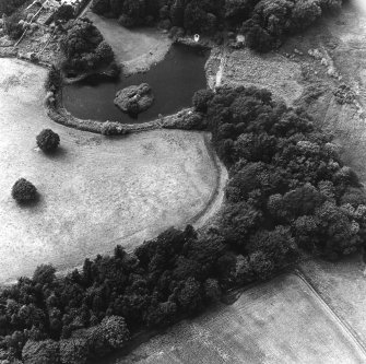 Meadowhead, oblique aerial view, taken from the E, centred on the cropmark of a possible enclosure.