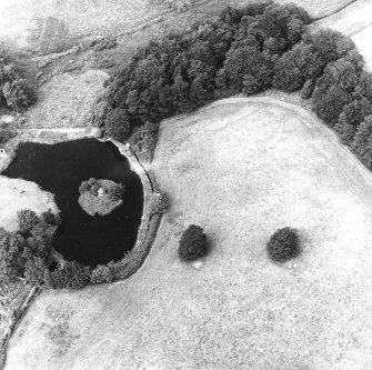 Meadowhead, oblique aerial view, taken from the S, centred on the cropmark of a possible enclosure.