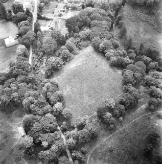 Tocherknowe, oblique aerial view, centred on the cropmarks of a Roman fortlet.