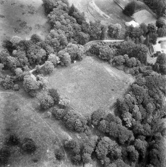 Tocherknowe, oblique aerial view, centred on the cropmarks of a Roman fortlet.