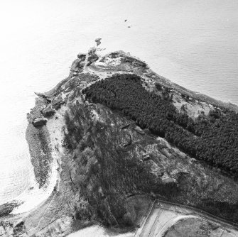 Oblique aerial view of Braefoot Point centred on a coast battery, taken from the NE.