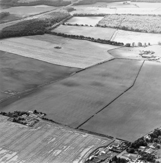 Oblique aerial view centred on the cropmarks of coal pits, taken from the NE.