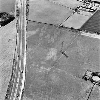 Newton, oblique aerial view, taken from the N, centred on the cropmark of a pit alignment.