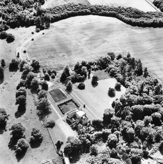 Oxenfoord Castle, linear cropmarks and cropmarks: oblique aerial view, taken from the N, centred on cropmarks of a possible formal garden and linear cropmarks. Oxenfoord Castle is visible in the bottom centre of the photograph.