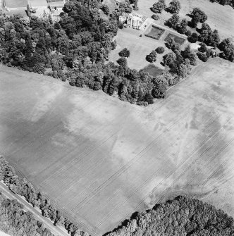 Oxenfoord Castle, linear cropmarks and cropmarks: oblique aerial view, taken from the SSW, centred on cropmarks of a possible formal garden and linear cropmarks. Oxenfoord Castle is visible in the top centre of the photograph.