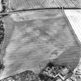 Brunstane, oblique aerial view, taken from the WSW, centred on cropmarks including coal pits. A rectilinear enclosure beside Brunstane House is visible in the centre bottom of the photograph.