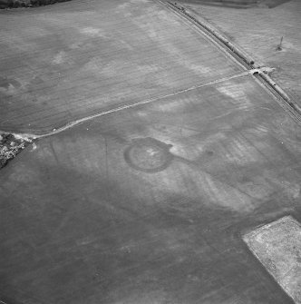 Brunstane, oblique aerial view, taken from the S, centred on the cropmarks of an enclosure, coal pits and shaft, a possible enclosure and rig.  Other cropmarks are also visible.