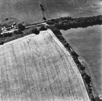 Middlestead, oblique aerial view, taken from the ENE, centred on the cropmarks of an enclosure.