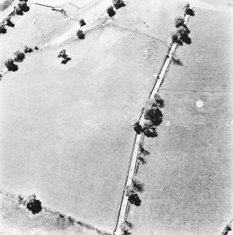 North Synton, oblique aerial view taken from the NE, centred on the cropmarks of a possible settlement.