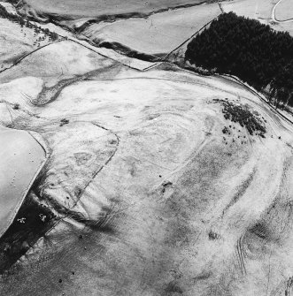 Oblique aerial view of Kirktonhill centred on the remains of a fort, taken from the N.