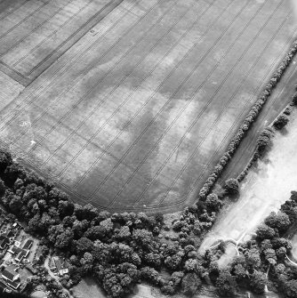 Longniddry Dean, oblique aerial view, taken from the NNE, centred on the cropmarks of a settlement.