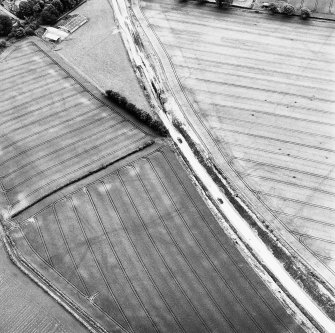 Newstead, oblique aerial view, taken from the WNW, centred on the southern annexe and a temporary camp. The Newstead by-pass (under construction) runs across the photograph.