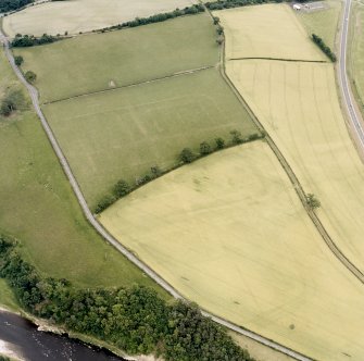 Newstead, oblique aerial view, taken from the W, centred on the Roman fort and western annexe.