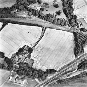 Broomhill, Newstead and Ravenswood, oblique aerial view, taken from the SW, centred on linear cropmarks and the SE side of a Roman Temporary Camp. The site of a Roman Temporary Camp and Ravenswood walled garden and the South and North lodge are visible in the top half of the photograph.
