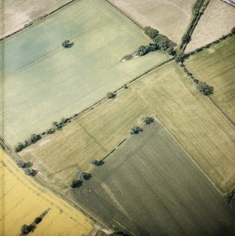 Oblique aerial view centred on the cropmarks of the Roman temporary camps and enclosure, taken from the ESE.