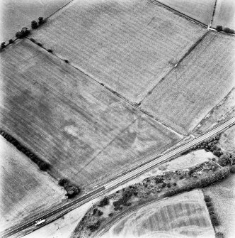 St Leonard's Hill, oblique aerial view, taken from the SE, centred on the cropmarks of the SE corner of a Roman Temporary Camp.