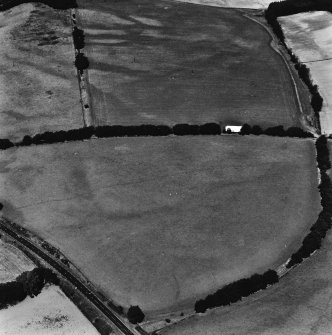 Addinston, oblique aerial view, taken from the SSE, centred on the cropmarks of a pit-alignment.