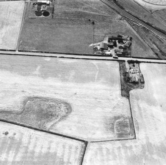 East Fortune, possible enclosure: oblique air photograph.
