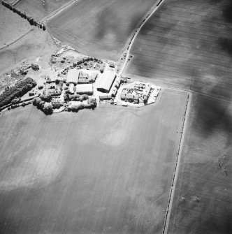 Oblique aerial view centred on the cropmarks of the settlements and cropmarks with the cropmarks of the settlement adjacent, taken from the NE.