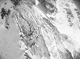 Woden Law, fort and associated monuments: air photograph under snow.
RCAHMS, 1984.
