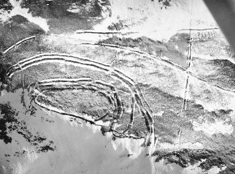 Woden Law, fort and associated monuments: air photograph under snow.
RCAHMS, 1984.
