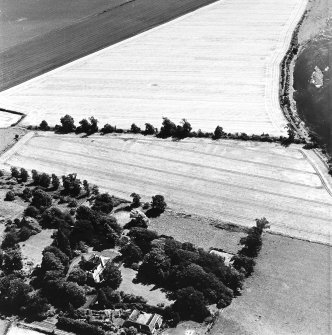 Oblique aerial view of Springhill centred on the cropmarks of a fort with a country house adjacent, taken from the NNW.