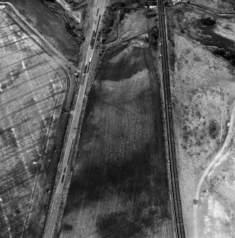 Dryburn Bridge, oblique aerial view, taken from the NW, centred on the cropmarks of a palisaded enclosure.