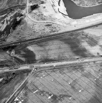 Dryburn Bridge, oblique aerial view, taken from the NE, centred on the cropmarks of a palisaded enclosure.