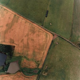 Oblique aerial view centred on the settlement, taken from the NE.