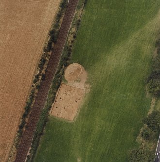 Oblique aerial view centred on the excavation of the pit-defined enclosure, taken from the E.