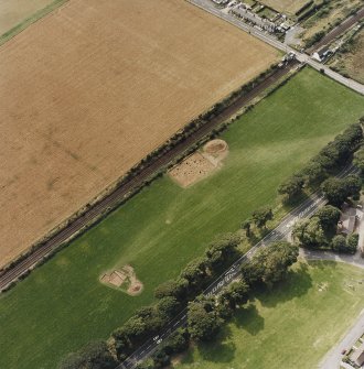 Oblique aerial view centred on the excavation of the pit-defined enclosure, taken from the NE.