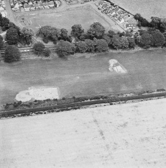 Oblique aerial view centred on the excavation of the pit-defined enclosure, taken from the SW.