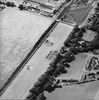 Oblique aerial view centred on the excavation of the remains of the Roman road, quarry pits and the pit-defined cursus, taken from the E.