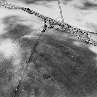 Oblique aerial photograph of Shalloch Hill taken from the SE, centred on the cropmarks of a palisaded settlement and pits.