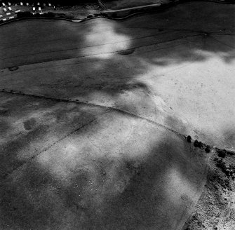 Oblique aerial photograph of Shalloch Hill taken from the NE, centred on the cropmarks of a palisaded settlement and pits.