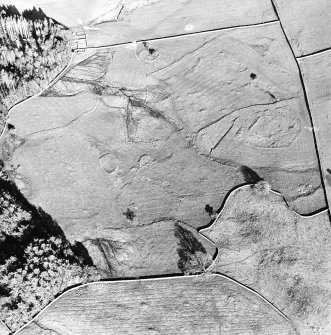 Oblique aerial view centred on the remains of the farmstead, field-system and rig with possible homestead and rig adjacent, taken from the WNW.