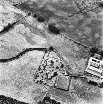 Holywood Abbey and Dalawoodie, oblique aerial view, taken from the N, centred on the cropmarks around the Abbey, and showing a rectilinear enclosure and linear cropmarks in the top half of the photograph.