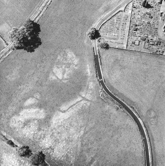 Holywood Abbey, oblique aerial view, taken from the E, centred on the cropmarks to the SE of the Abbey.