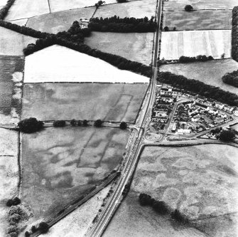 Holywood and Kilncroft, oblique aerial view, taken from the SE, centred on the southern cursus monument and surrounding cropmarks.