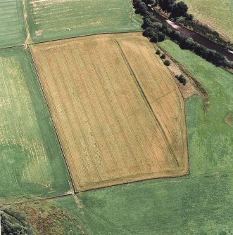 Oblique aerial view centred on the cropmarks of the Roman Temporary Camp and pit-defined cursus, taken from the WNW.