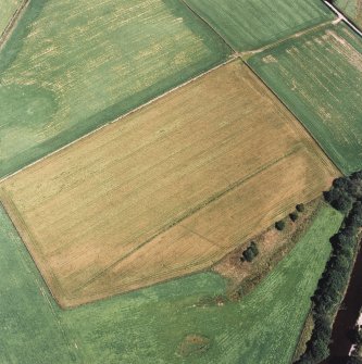 Oblique aerial view centred on the cropmarks of the Roman Temporary Camp and pit-defined cursus, taken from the WSW.