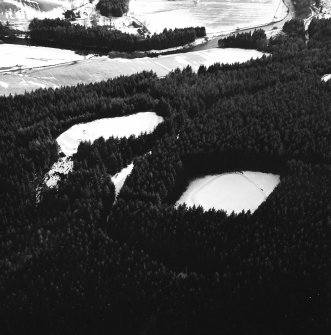 Bessie's Hill, oblique aerial view, taken from the NNW, centred on a settlement and a fort.