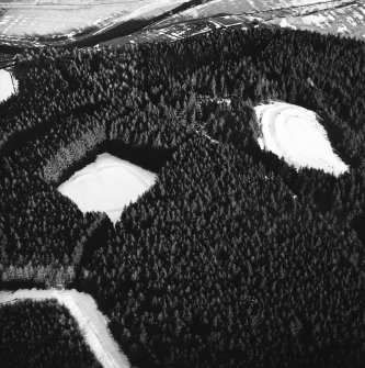 Bessie's Hill, oblique aerial view, taken from the SW, centred on a settlement and a fort.