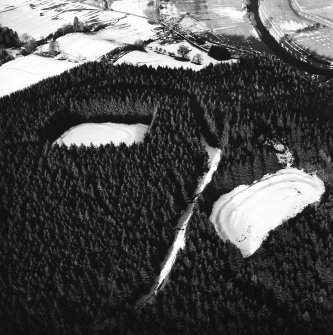 Bessie's Hill, oblique aerial view, taken from the S, centred on a settlement and a fort.