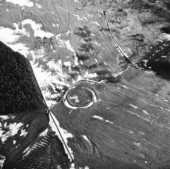 Auchendona Hill, Benpath, oblique aerial view, taken from the NW, centred on a settlement and cultivation remains. Boyken Burn farmstead is visible in the top left-hand corner of the photograph.