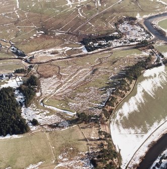 Raeburnfoot, oblique aerial view, taken from the NW, centred on the Roman Fort and ring-enclosures.